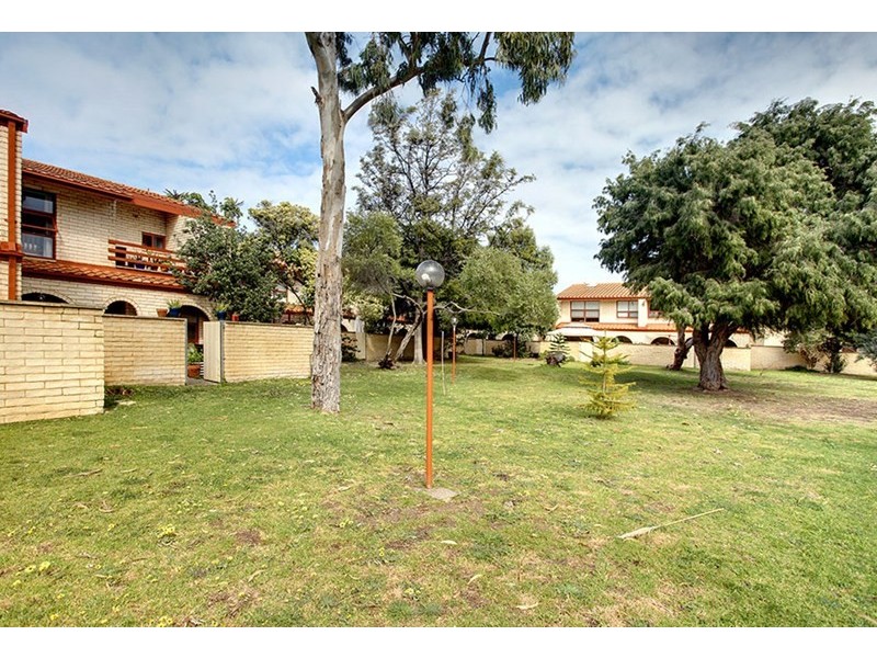 22/7 Mooloola Way, West Lakes Shore SA 5020