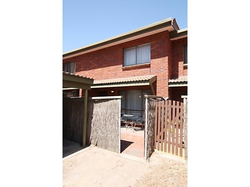 33 Brebner Drive, West Lakes SA 5021