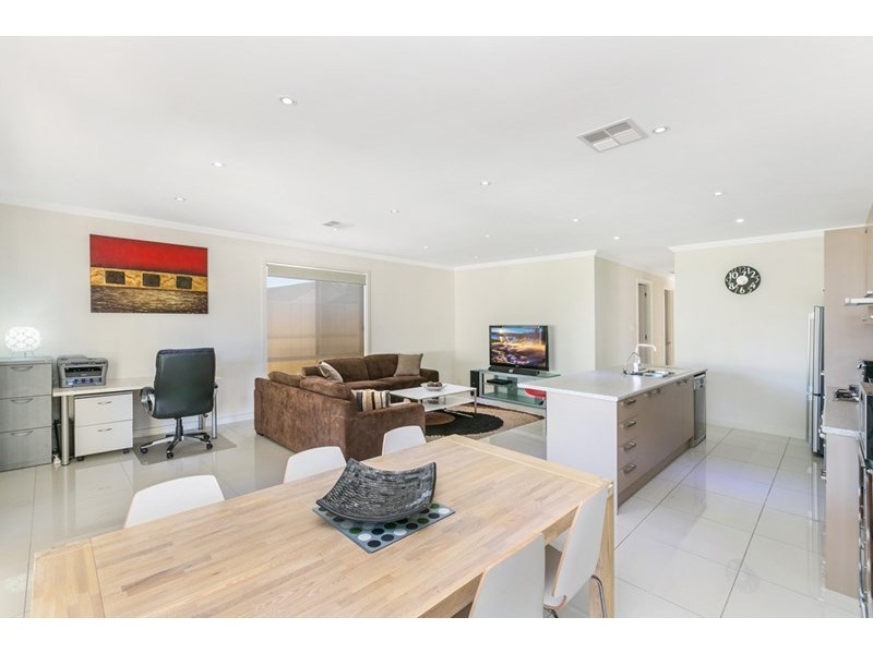 10A Flavel Street, Seaton SA 5023