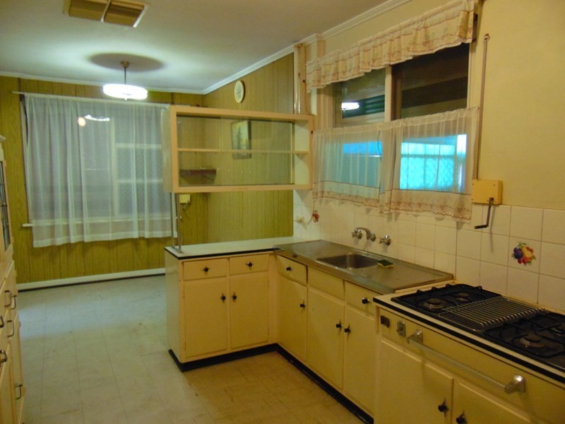 15 Essex Street, Woodville Gardens SA 5012