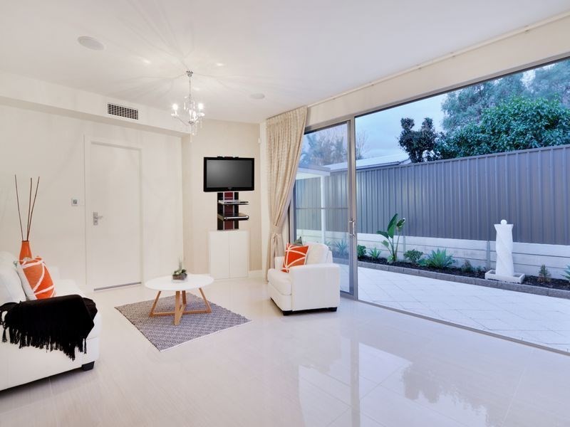 2 Stewart Avenue, Glenelg North SA 5045