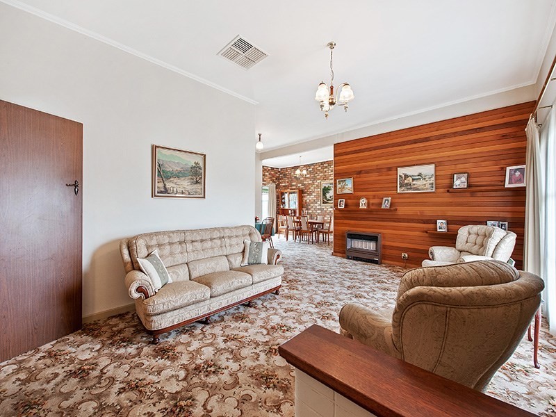 29 Mitchell Street East, Seaton SA 5023