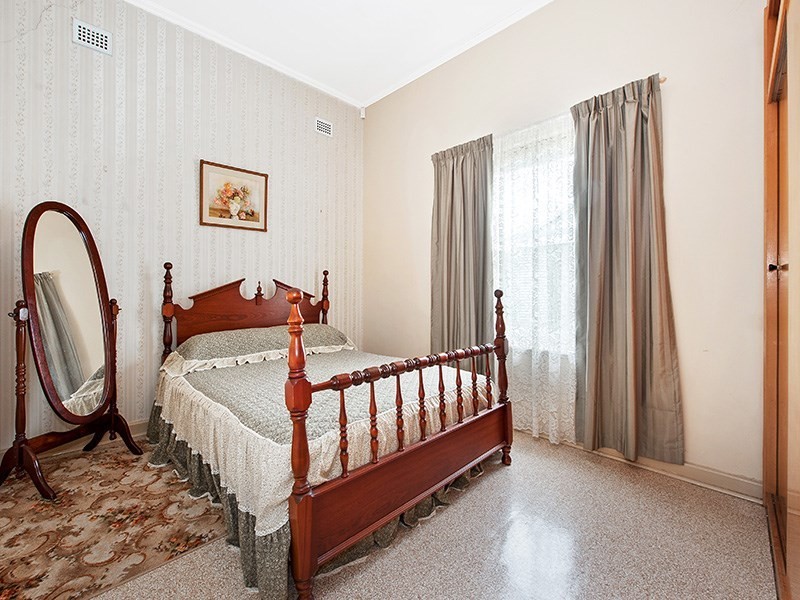 29 Mitchell Street East, Seaton SA 5023