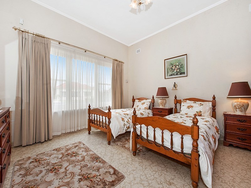 29 Mitchell Street East, Seaton SA 5023