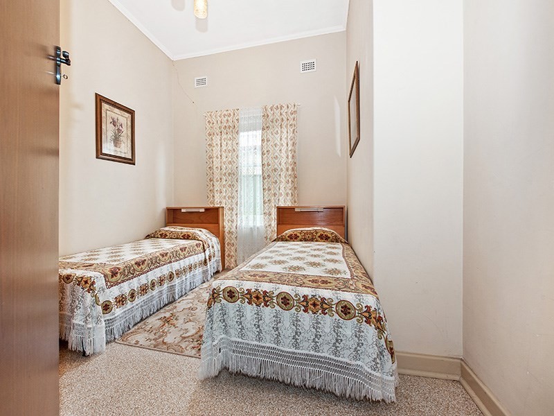 29 Mitchell Street East, Seaton SA 5023