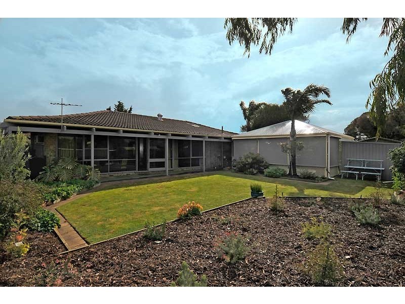 9 NAMBOUR Crescent, West Lakes Shore SA 5020