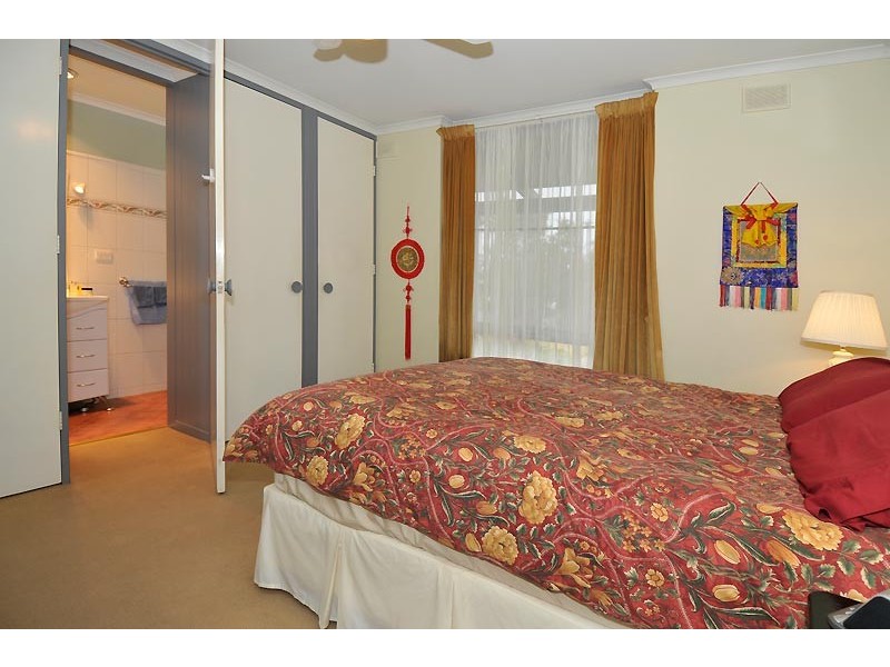 9 NAMBOUR Crescent, West Lakes Shore SA 5020