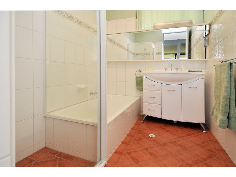 9 NAMBOUR Crescent, West Lakes Shore SA 5020