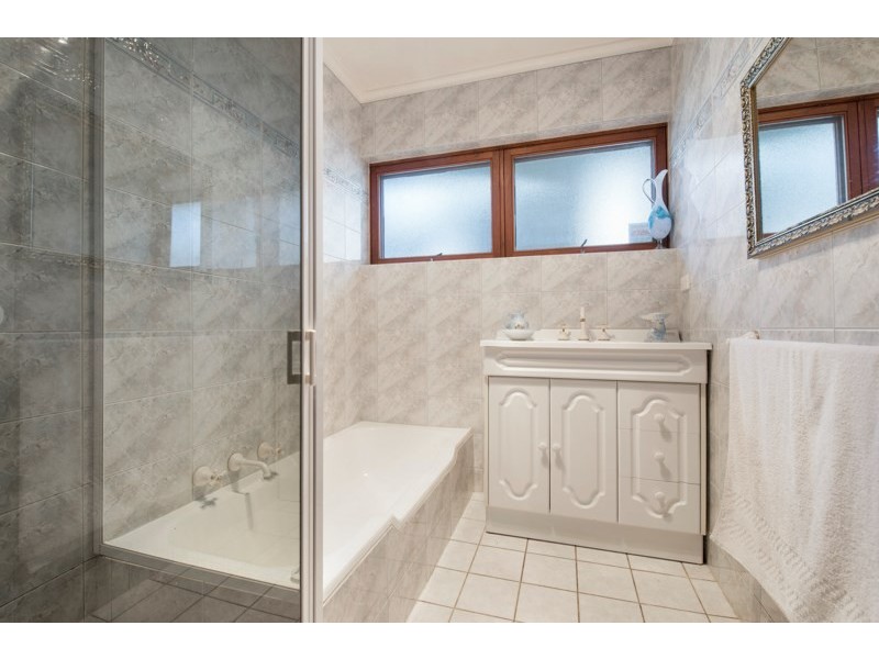 2 Elmwood Avenue, Fulham Gardens SA 5024