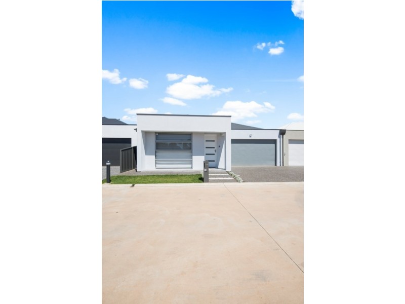 124 Lochside Drive, West Lakes SA 5021
