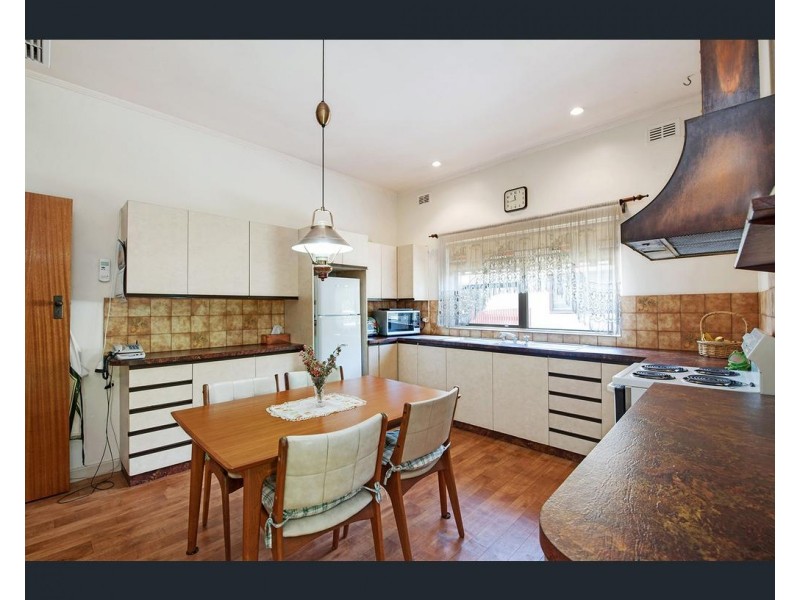 12 Selkirk Avenue, Seaton SA 5023