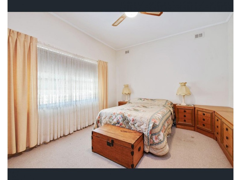 12 Selkirk Avenue, Seaton SA 5023