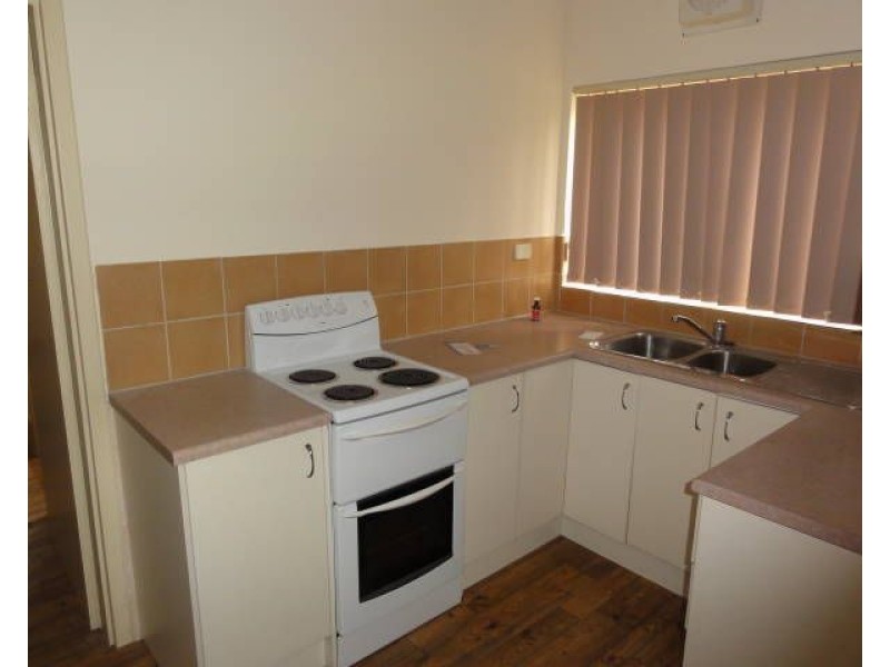 2/16 Russell Street, Rosewater SA 5013