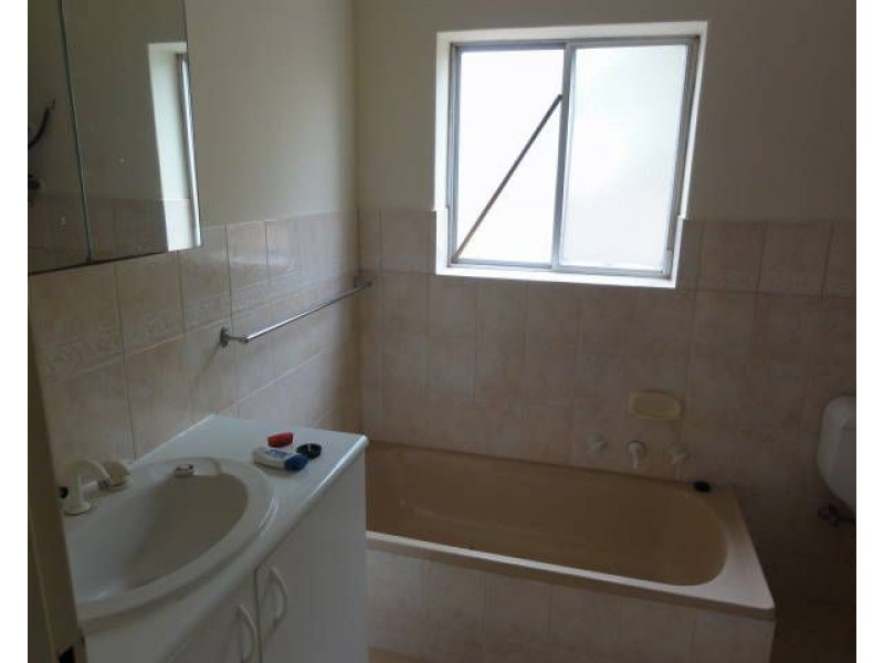 2/16 Russell Street, Rosewater SA 5013