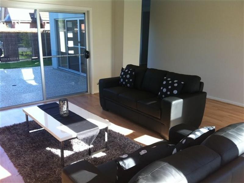 1 and 2/1a Montrose Avenue, Seaton SA 5023