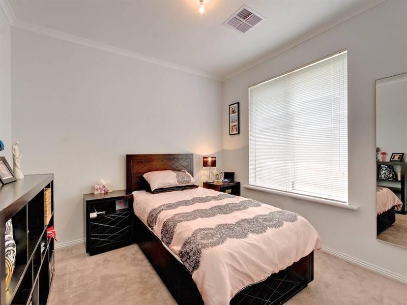 9a Mallacoota Place, West Lakes Shore SA 5020