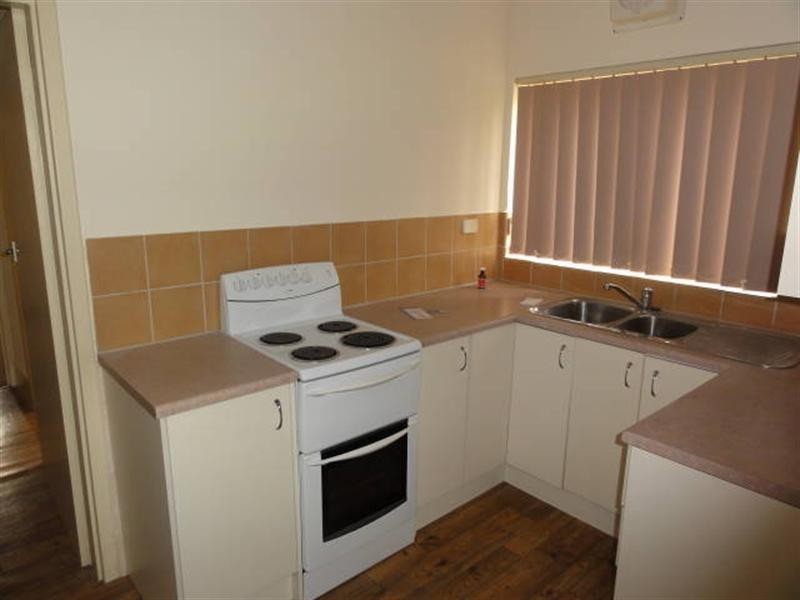 2/16 Russell Street, Rosewater SA 5013