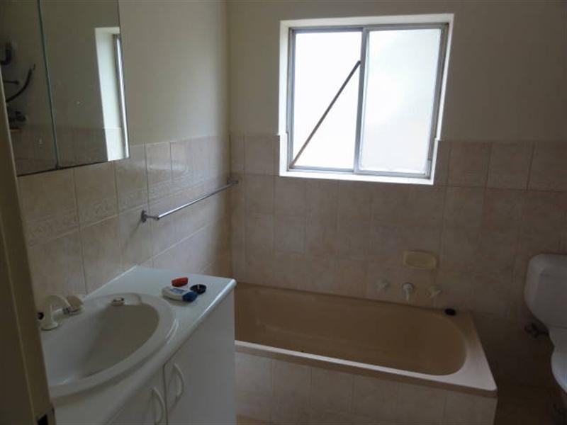 2/16 Russell Street, Rosewater SA 5013