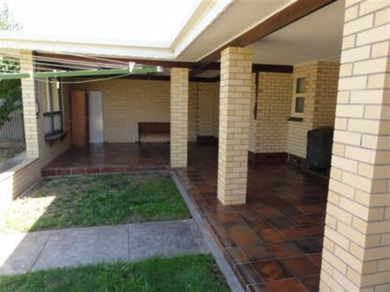 12 Fairway Crescent, Seaton SA 5023