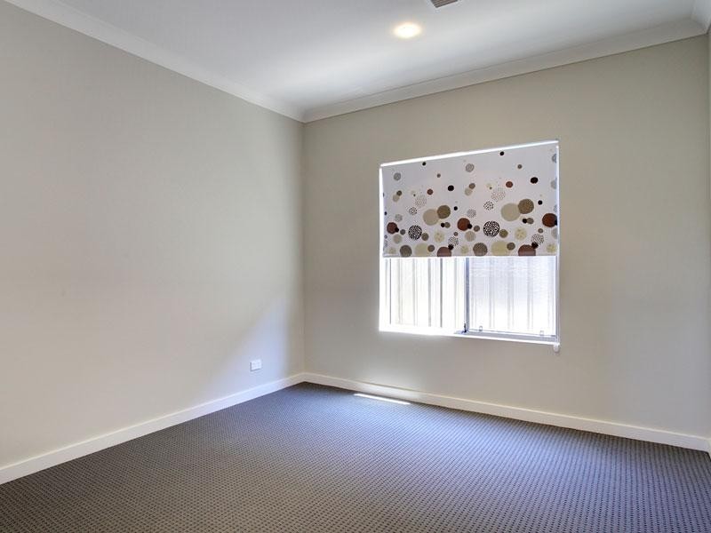 2A Edwards Avenue, Park Holme SA 5043