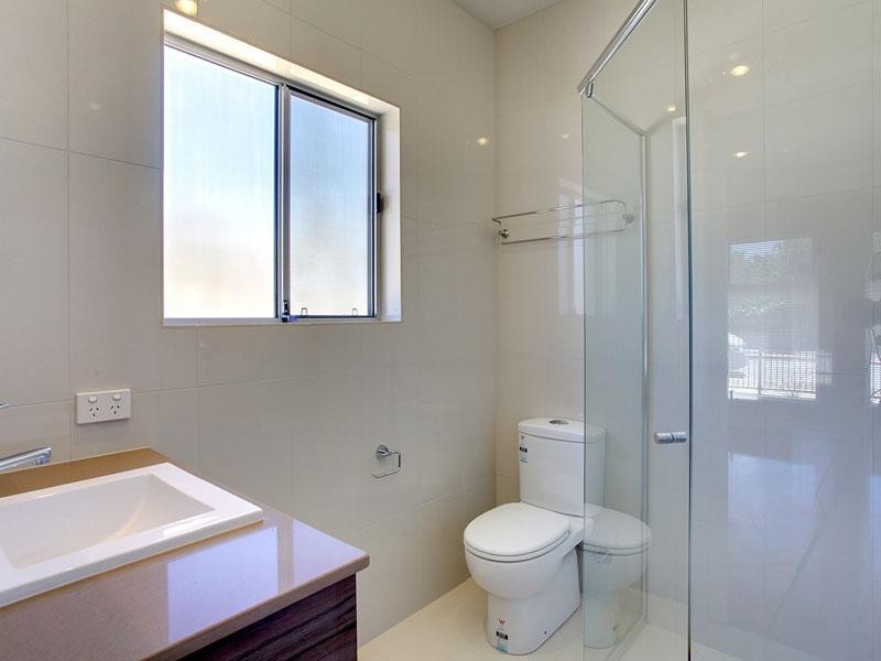 2A Edwards Avenue, Park Holme SA 5043