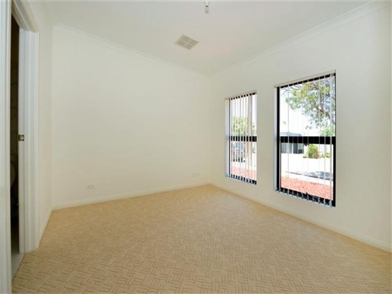 12 Hennessey Terrace, Pennington SA 5013