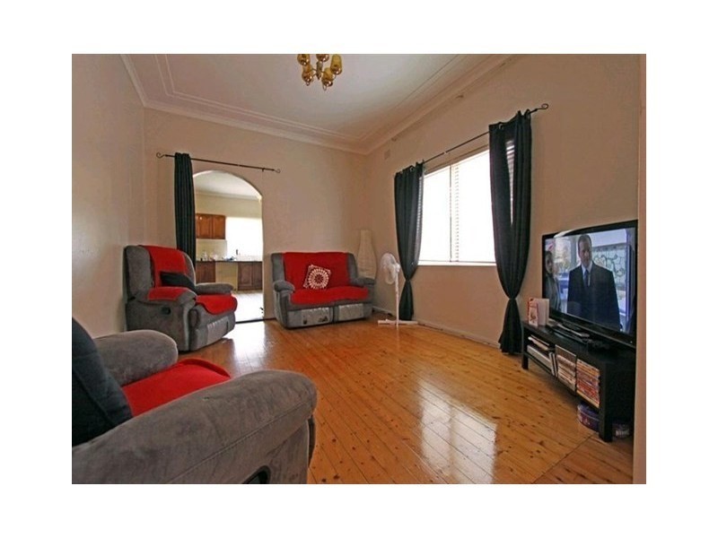 4 Windsor Avenue, Croydon Park NSW 2133