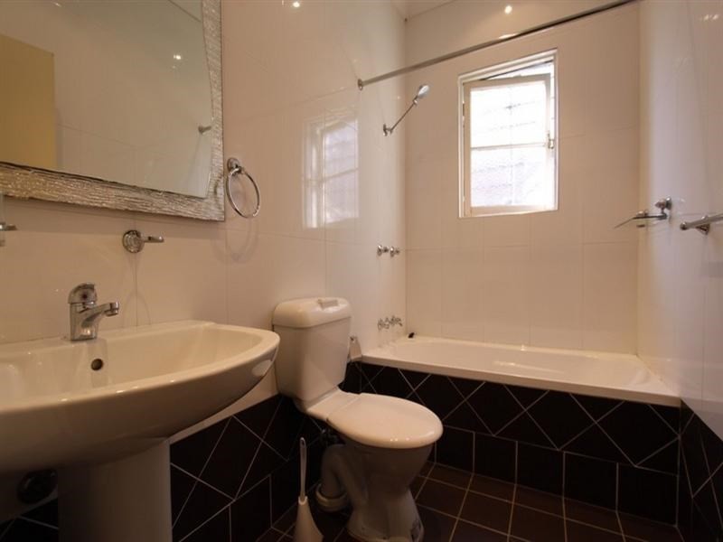 2/185 Norton Street, Ashfield NSW 2131