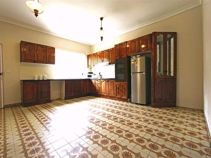 4 Windsor Avenue, Croydon Park NSW 2133