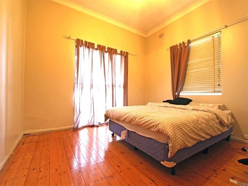 4 Windsor Avenue, Croydon Park NSW 2133