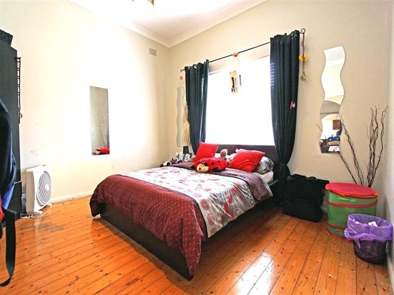 4 Windsor Avenue, Croydon Park NSW 2133