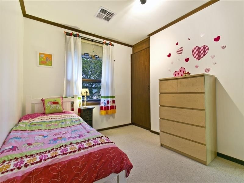 9 Snead Crescent, Fairview Park SA 5126