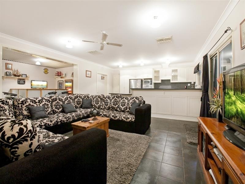 11 Gloucester Avenue, Redwood Park SA 5097