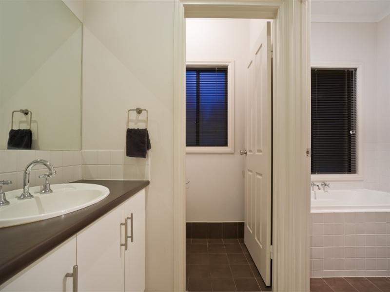 12 Shoalhaven Circuit, Mawson Lakes SA 5095