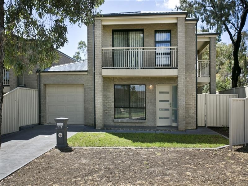 176 Brougham Drive, Valley View SA 5093