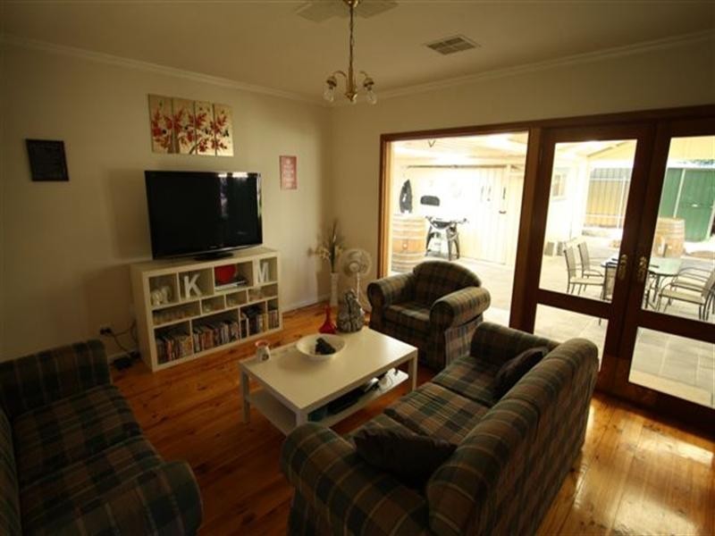 15 Nottingham Crescent, Valley View SA 5093