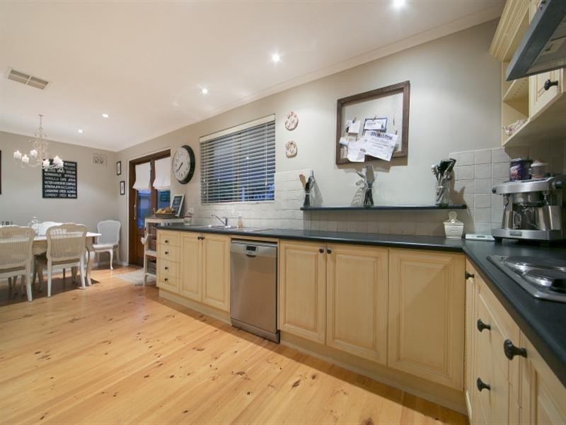 15 Vicenzo Street, Fairview Park SA 5126