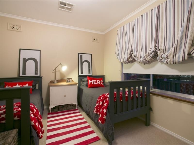 15 Vicenzo Street, Fairview Park SA 5126