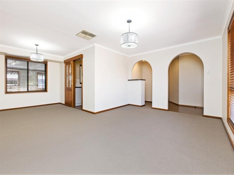 34 Hedgerow Drive, Gulfview Heights SA 5096