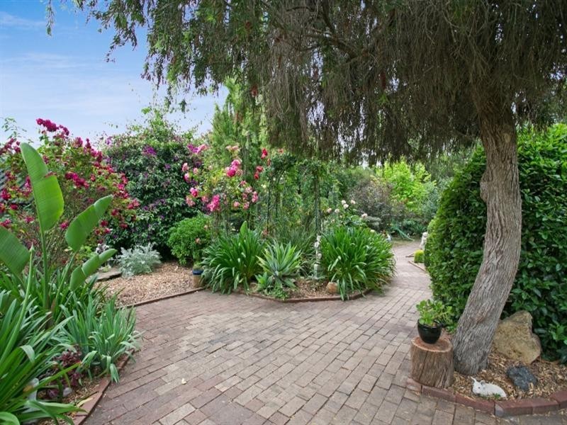 42 Honeysuckle Drive, Hope Valley SA 5090