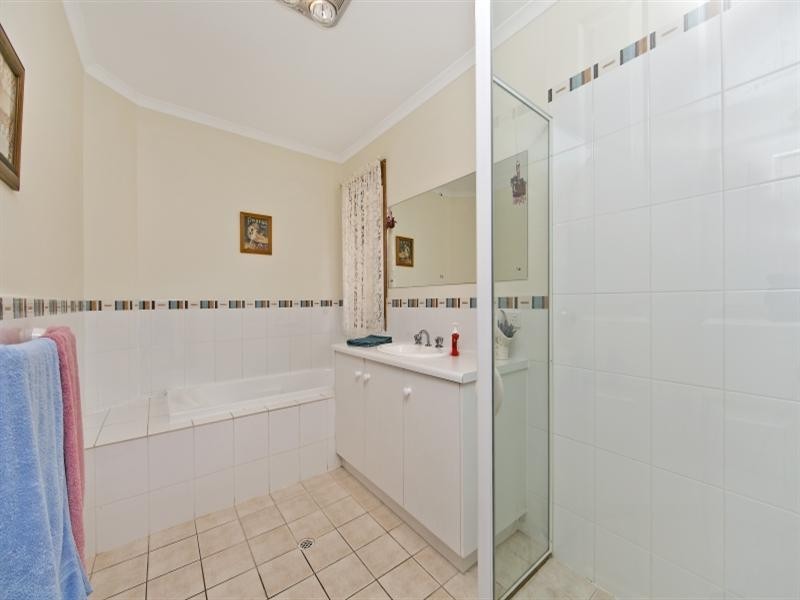 2/1 Somerset Avenue, Redwood Park SA 5097