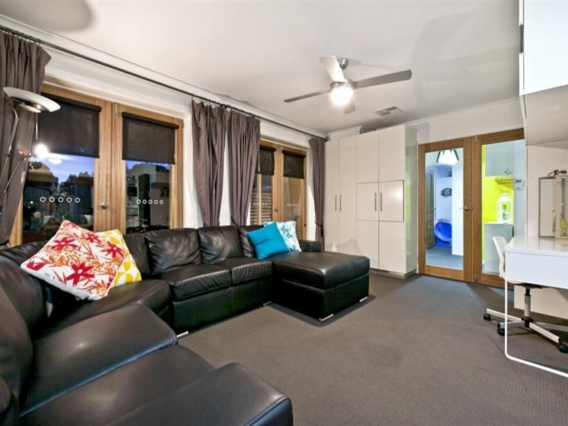 1 Wedge Street, Fairview Park SA 5126