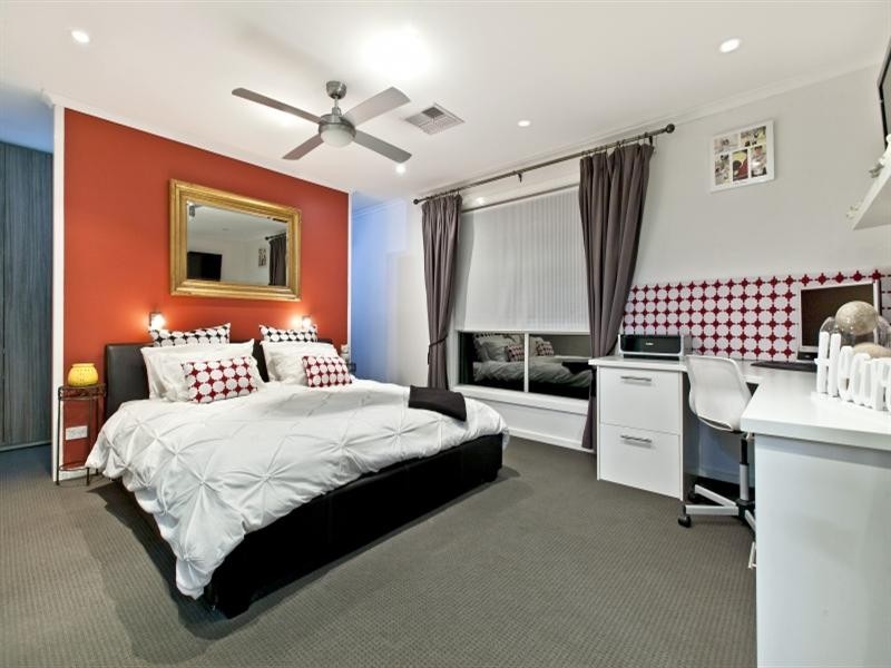 1 Wedge Street, Fairview Park SA 5126