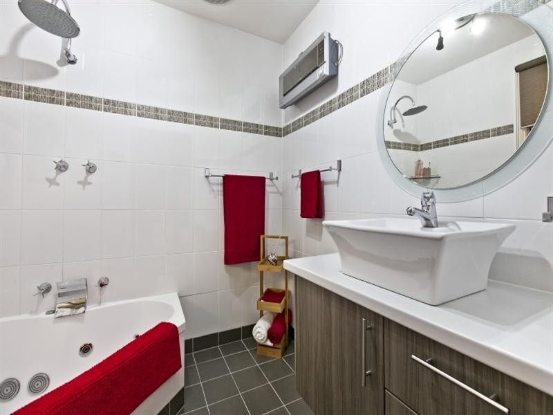 1 Wedge Street, Fairview Park SA 5126