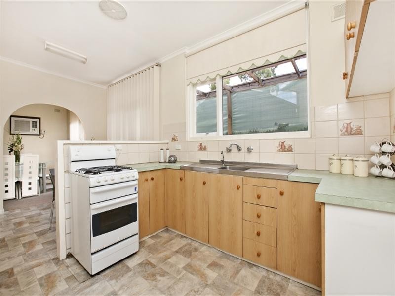 1 Parslow Road, Para Hills SA 5096