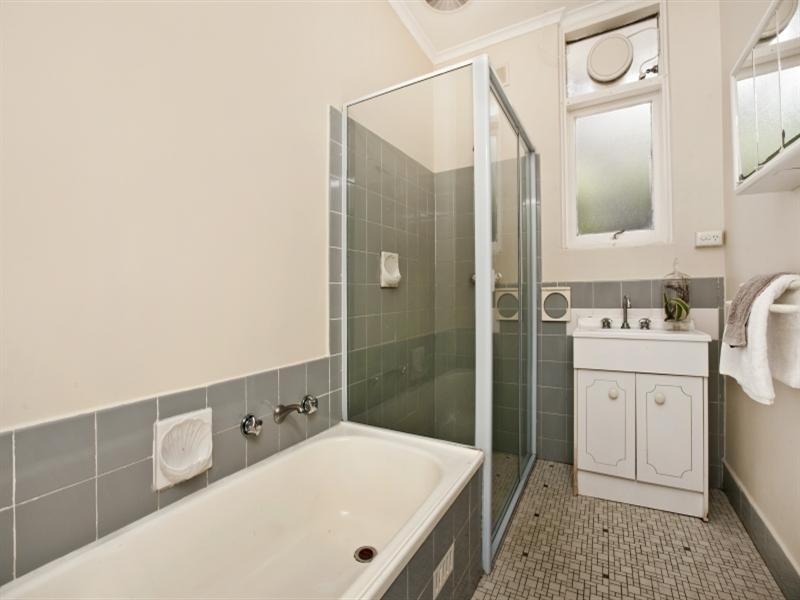 1 Parslow Road, Para Hills SA 5096