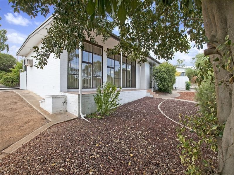 1 Parslow Road, Para Hills SA 5096