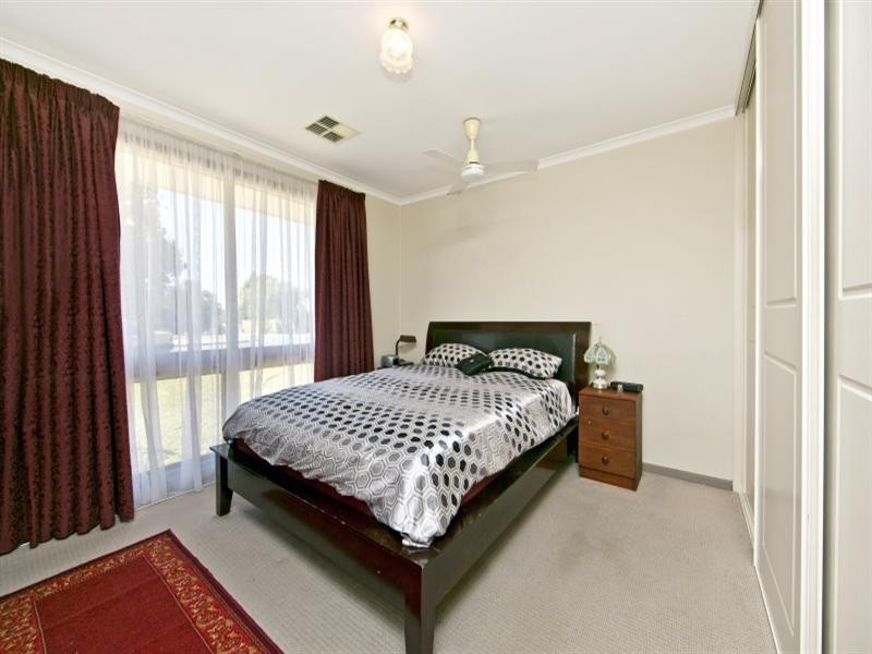 32 Currawong Crescent, Modbury Heights SA 5092