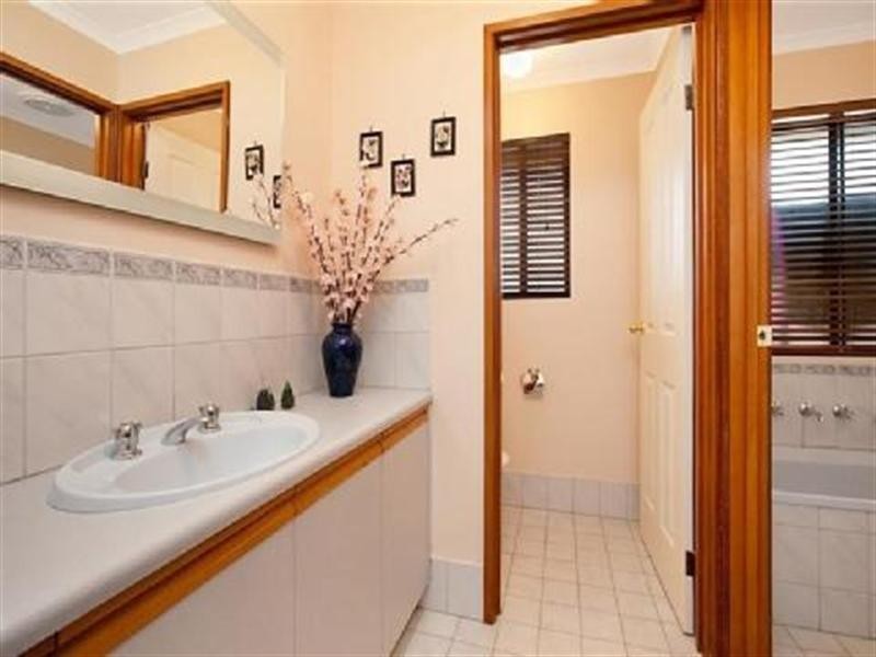 8 Essling Place, Greenwith SA 5125