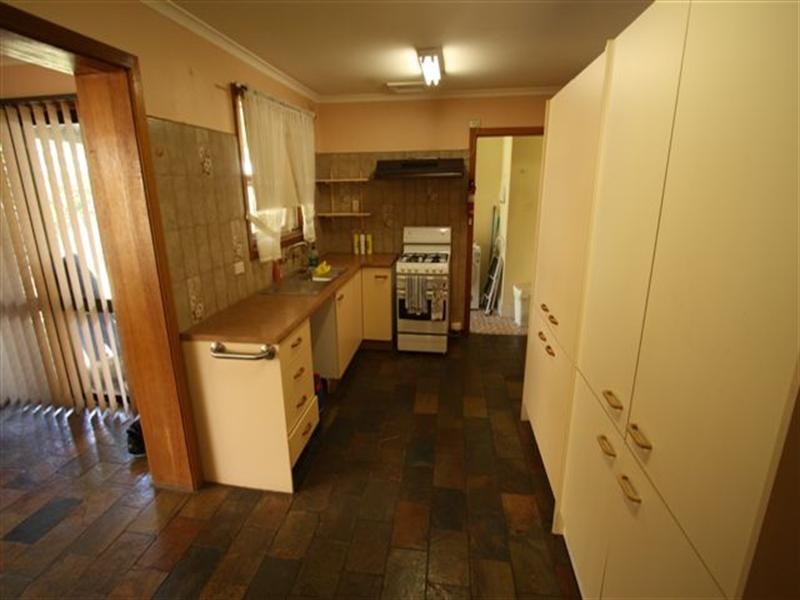 7 Carnarvon Avenue, Redwood Park SA 5097